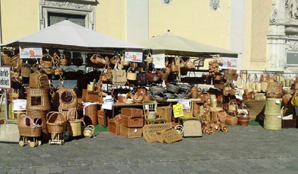 Verkaufsstand mit Korbwaren